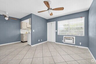 Building Photo - 616 #15