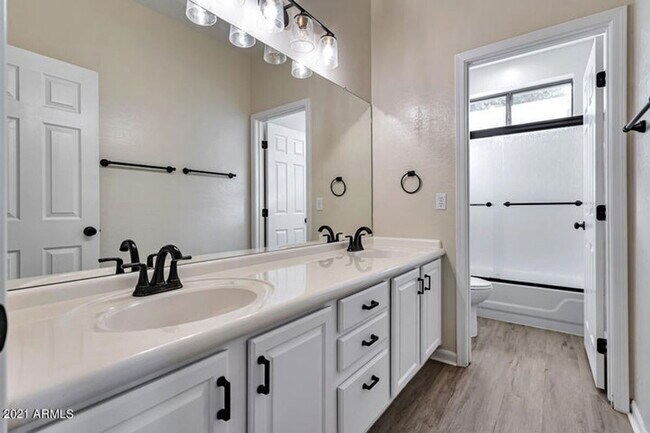 Building Photo - 6132 W Morrow Dr