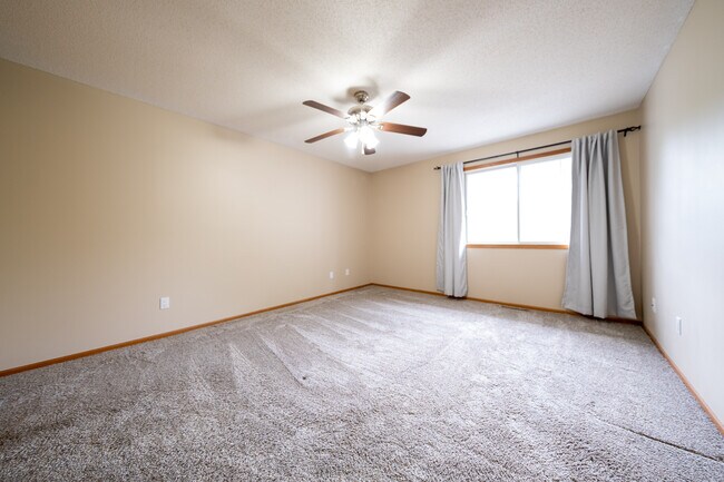 Building Photo - 2750 Mallard Dr