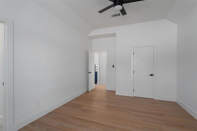 Building Photo - 401 Roy Creek Ln