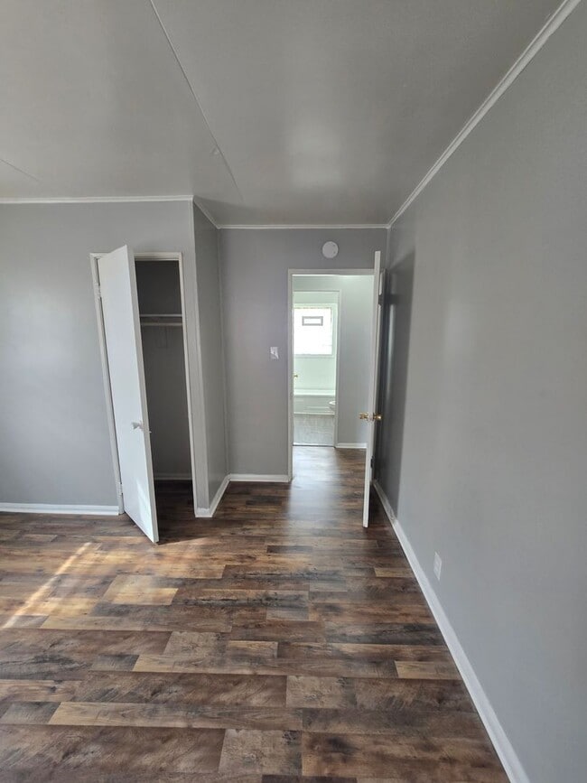 Building Photo - Westside Two Bedroom Home Located Near 21st and Concord