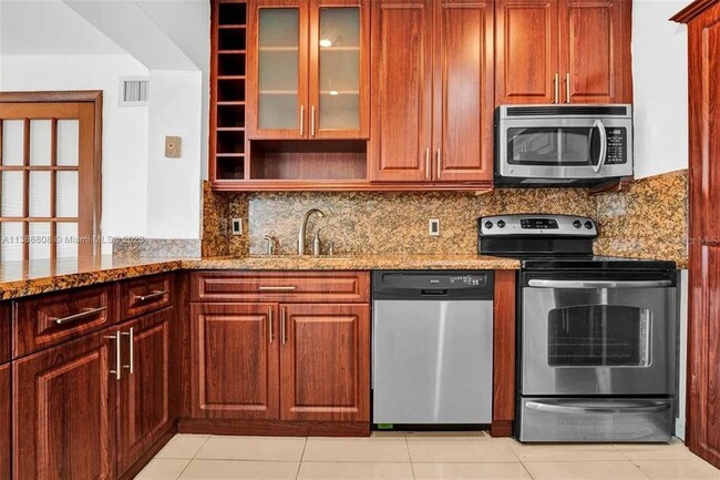 Building Photo - 437 Swan Ave