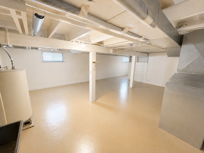 Building Photo - 2811 S Lamonte St