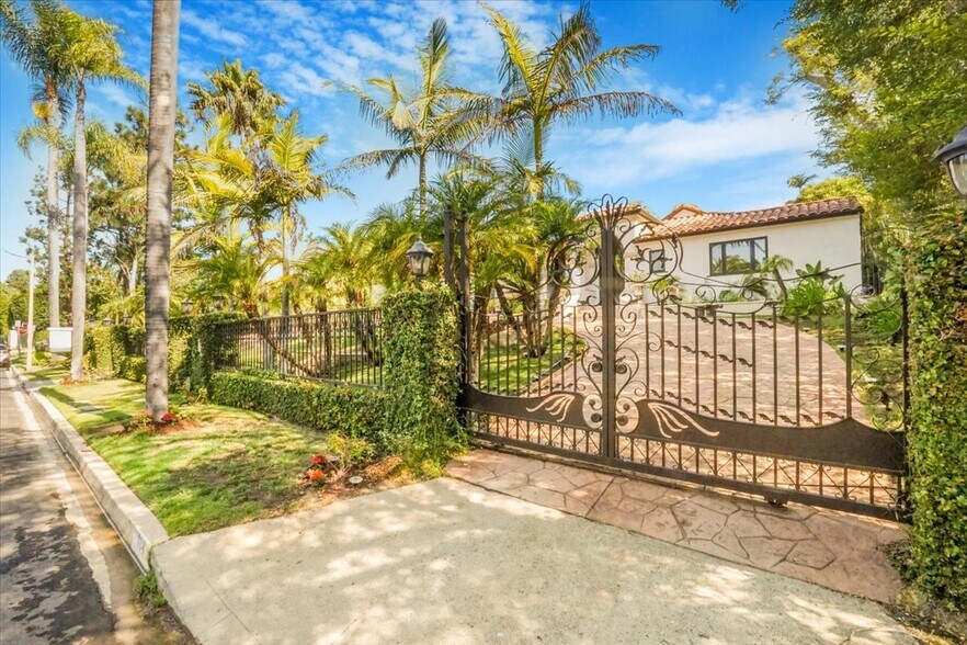 Building Photo - 114 S Layton Dr