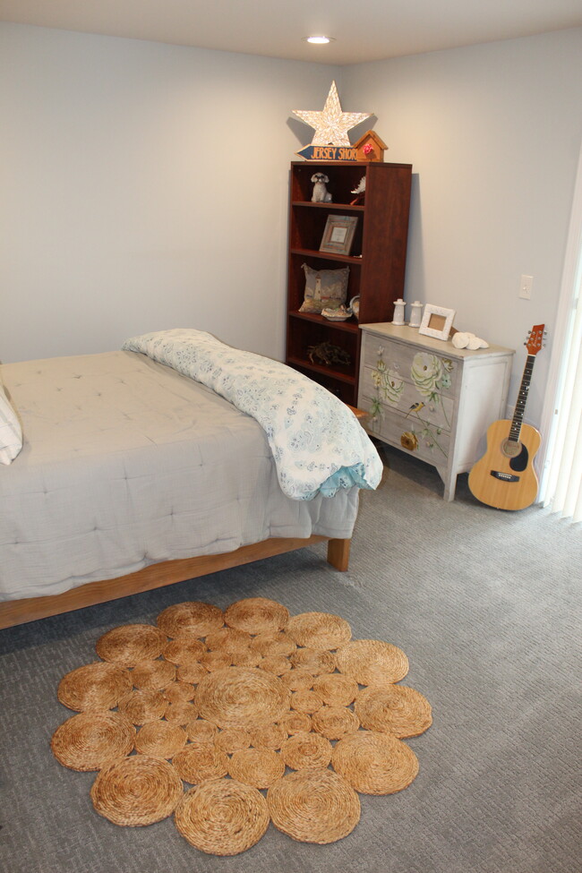 1st floor guest room - Queen - 324 Sanderling Ln