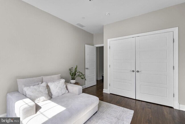 Building Photo - 17601 Crystal Spring Terrace
