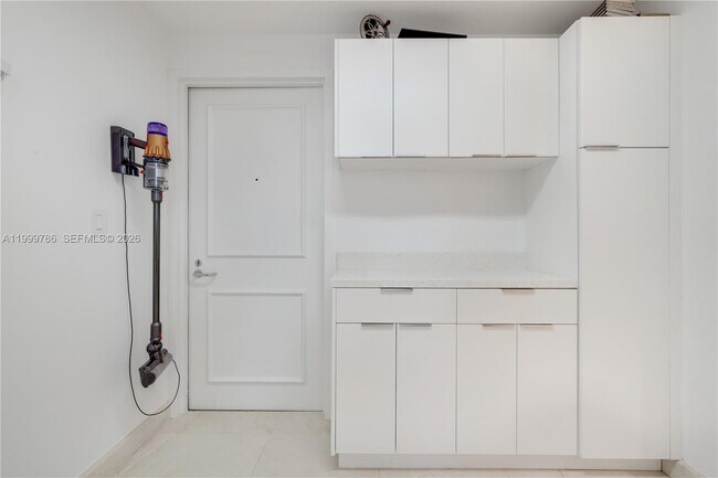 Building Photo - 789 Crandon Blvd