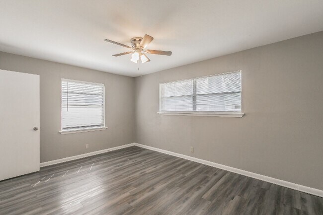 Building Photo - 7513 Maple Dr