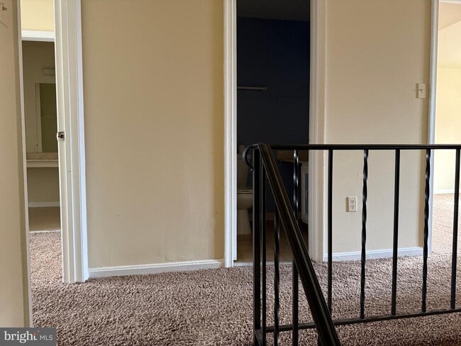 Building Photo - 9 Autumn Hill Way