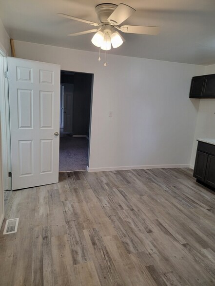 Building Photo - 362 E Hill St