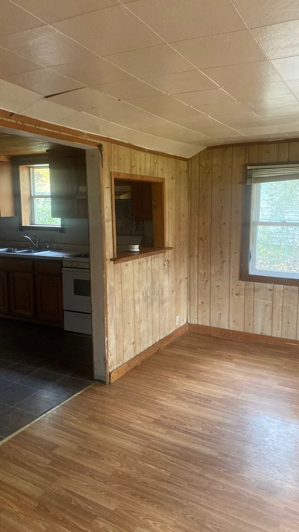 Building Photo - 3 Bedrooms, 1 Bathroom Home in Brainerd, MN