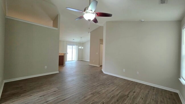Building Photo - 920 Silvercrest Dr