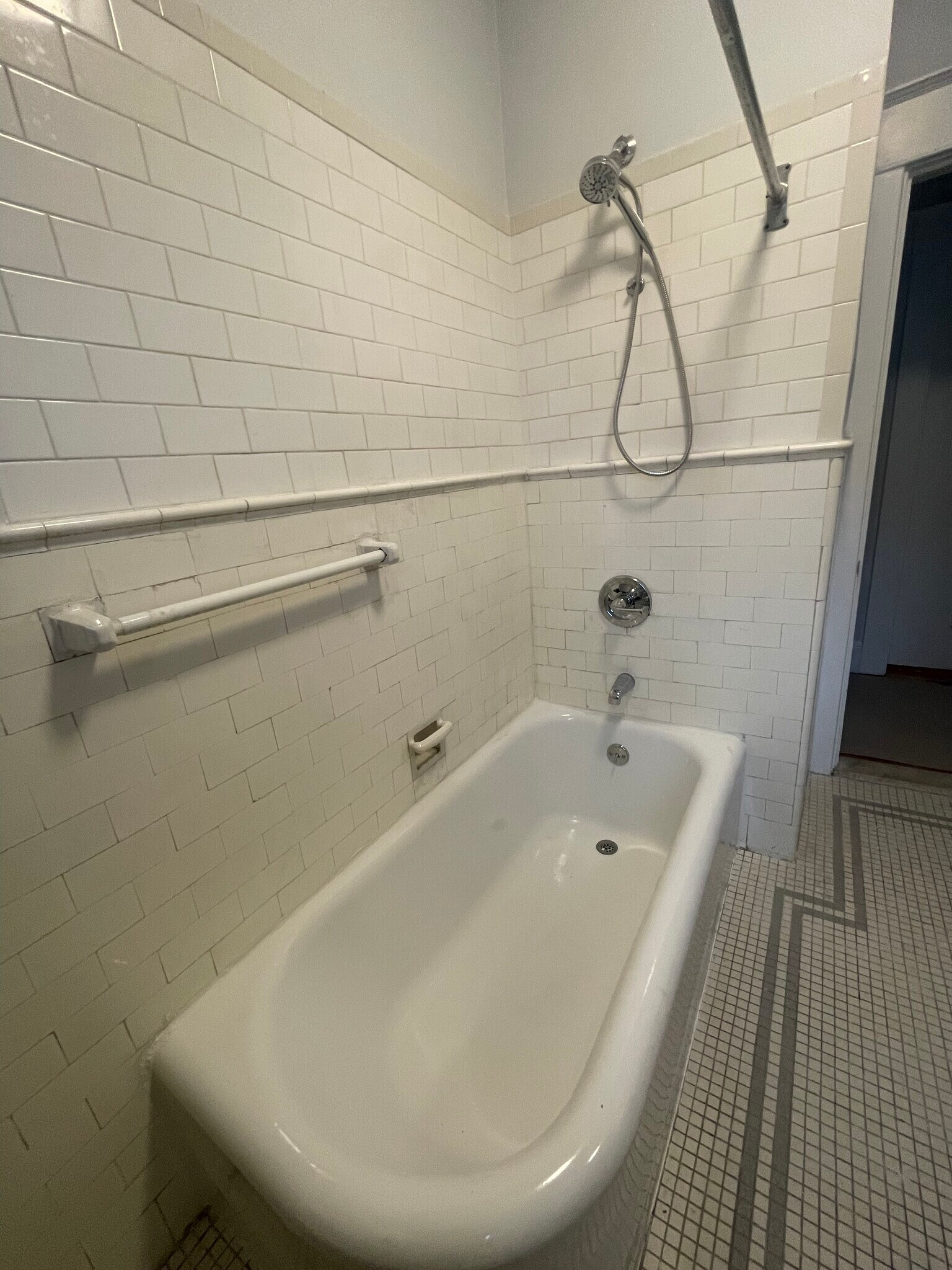 Building Photo - 621 Undercliff Ave