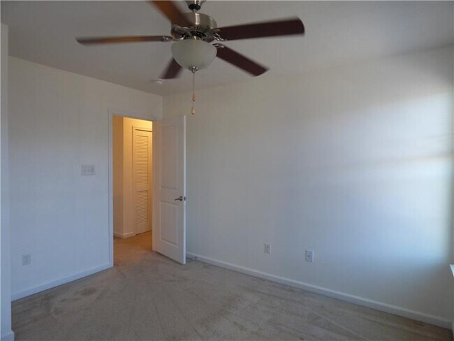 Building Photo - 1820 Rutgers Ln