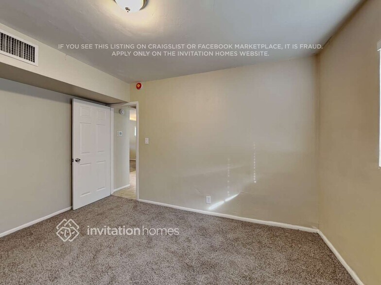 Building Photo - 2039 E Osborn Rd