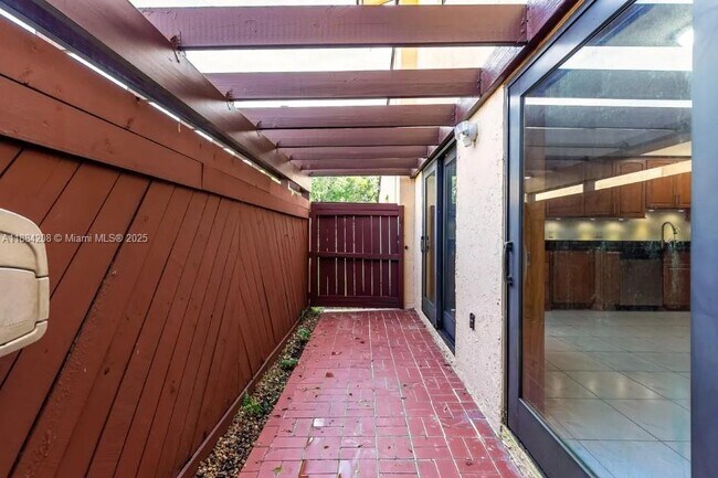 Building Photo - 6691 SW 137th Ct