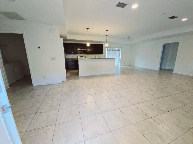Building Photo - 3362 Howell Pl