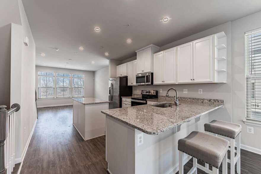 Building Photo - 201 S Macon St