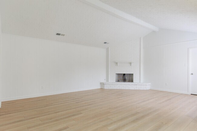 Building Photo - 3206 Cherry Creek Dr