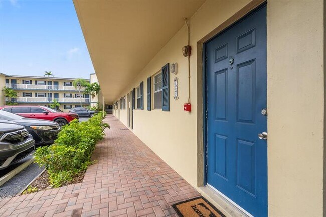 Building Photo - 1400 NE 57th Ct
