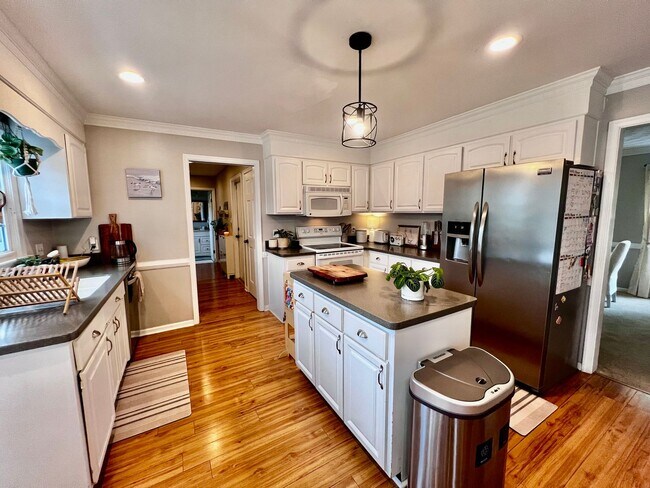 Building Photo - Charming Home in Quiet Salem Woods Cul-de-Sac
