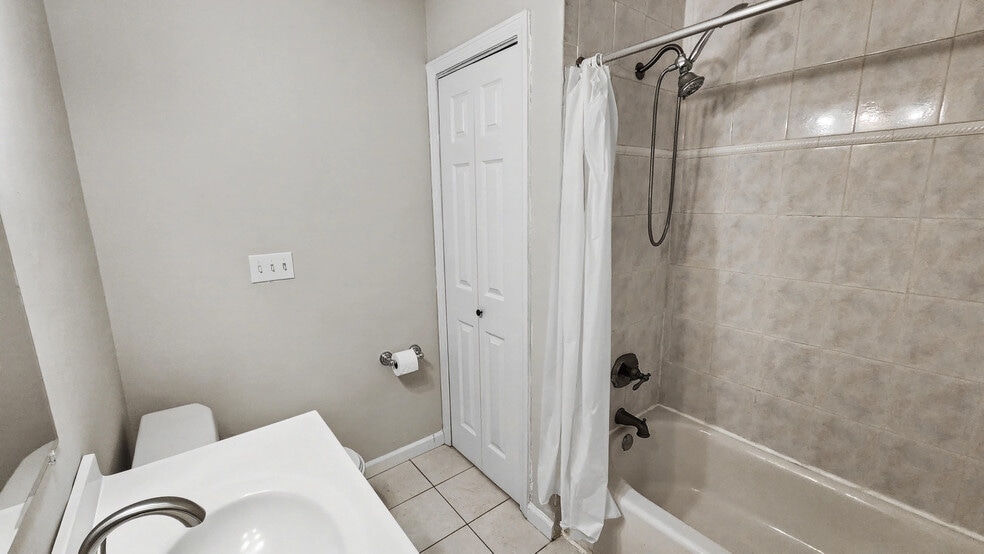 Building Photo - 1 Horizon Dr