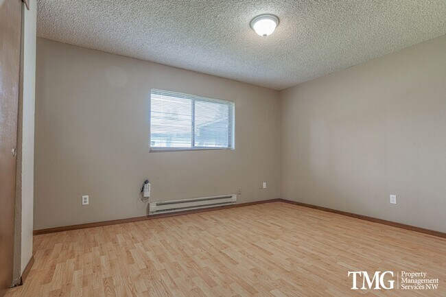 Building Photo - Charming Duplex with Garage Near the Washo...