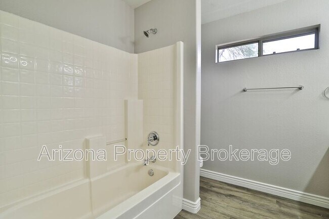 Building Photo - 451 E Appaloosa Rd