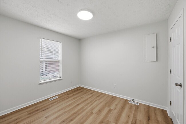 Building Photo - 297 Young St