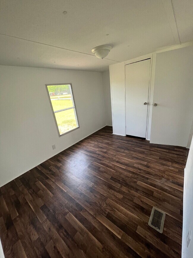 Building Photo - 2 BR, 2 BA single-wide in Pikeville *LAWN CARE INCLUDED*