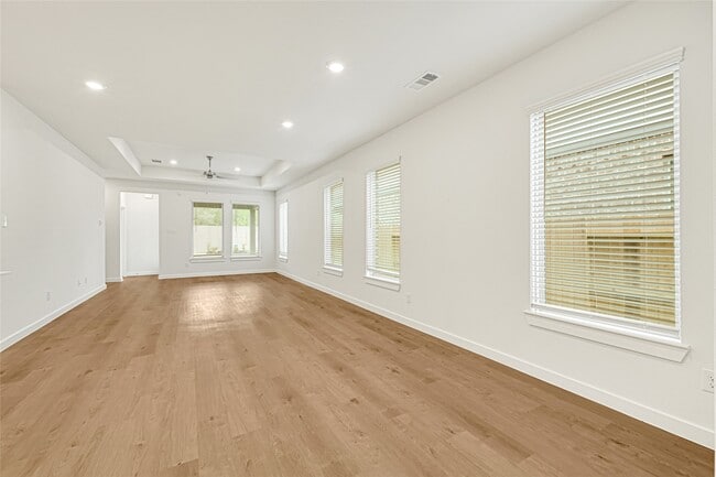 Building Photo - 31819 Autumn Spur Ln