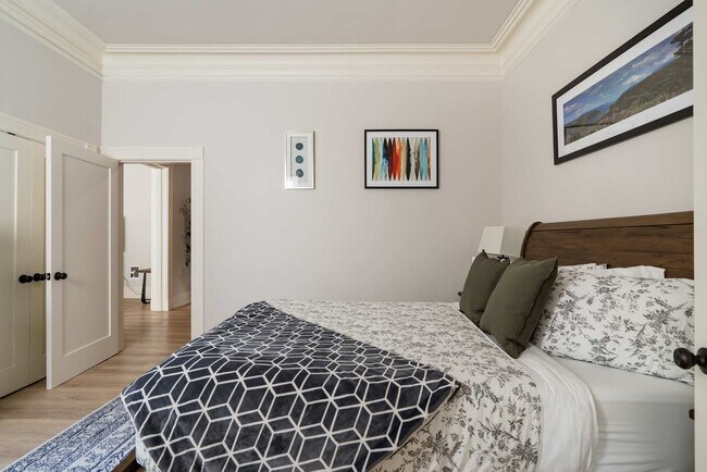 Building Photo - 529 NW 21st Ave