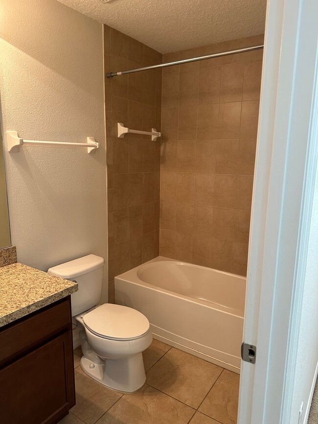 Building Photo - 3 Bedroom, 2.5 Bath Townhome in Gated Sanford Community – Pet Friendly