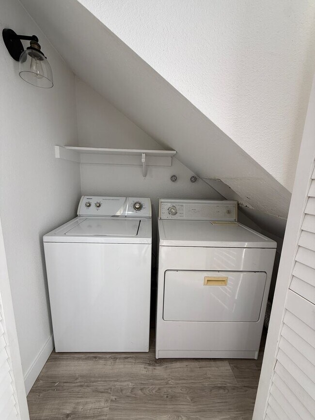 Building Photo - 1028 Bradley Square