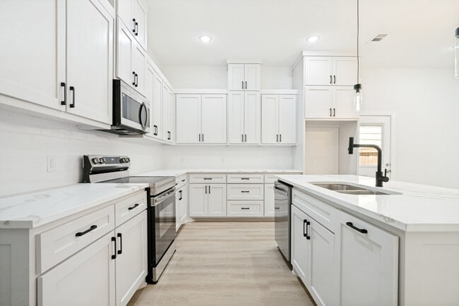 Building Photo - 8011 Doreen Ave