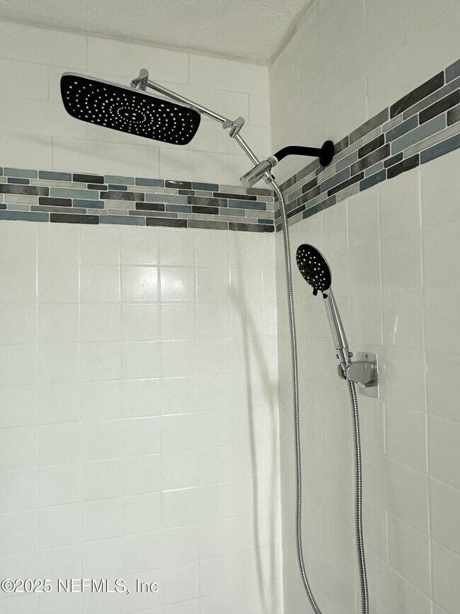 Building Photo - 3801 Crown Point Rd