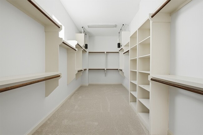Building Photo - 2027 Fannin Station