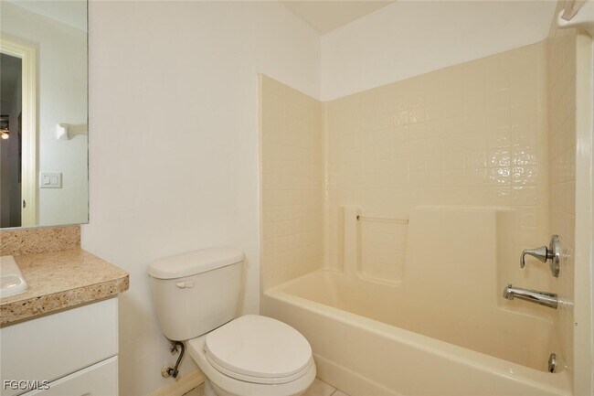 Building Photo - 3825 Hollycrest St