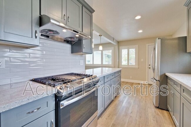 Building Photo - 1650 Goldfinch Way