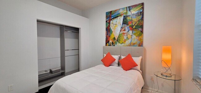 Building Photo - 661 Lake Wellington Dr