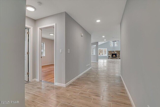 Building Photo - 502 Carrock Way