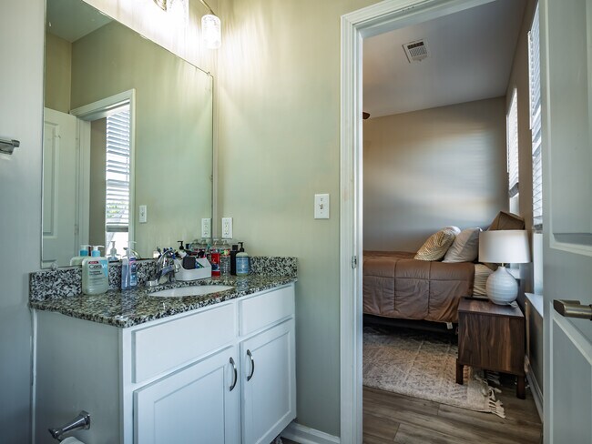 Building Photo - Rowandale