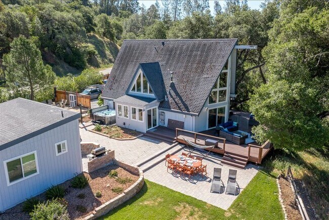 Building Photo - 47 Geysers Rd