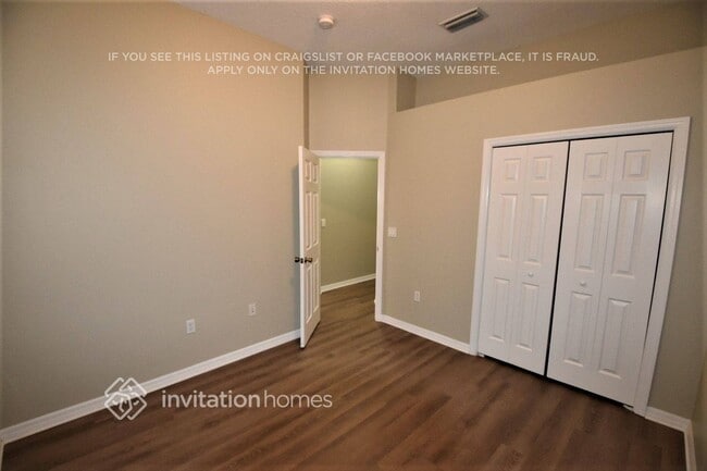 Building Photo - 3960 Woodview Dr