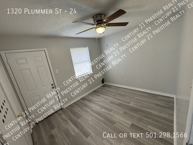 Building Photo - 1320 Plummer St