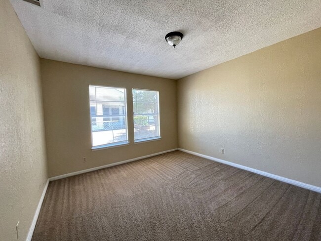 Building Photo - 807 W Dean Ave