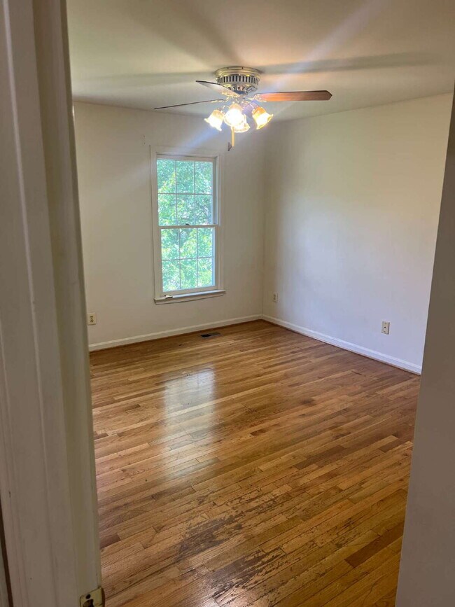 Building Photo - Spacious Colonial Home for Rent in Chancel...