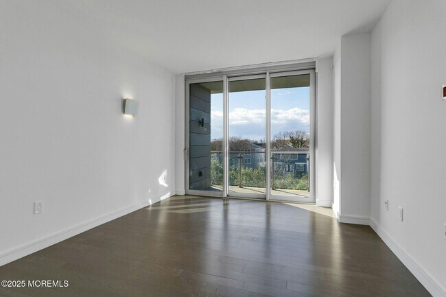 Building Photo - 15 Morris Ave