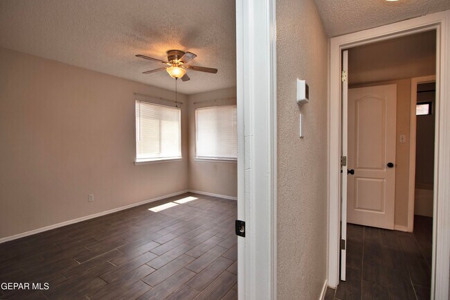 Building Photo - 11726 Stone Castle Dr