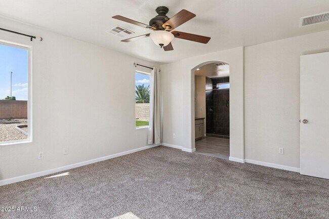 Building Photo - 33602 N Roadrunner Ln
